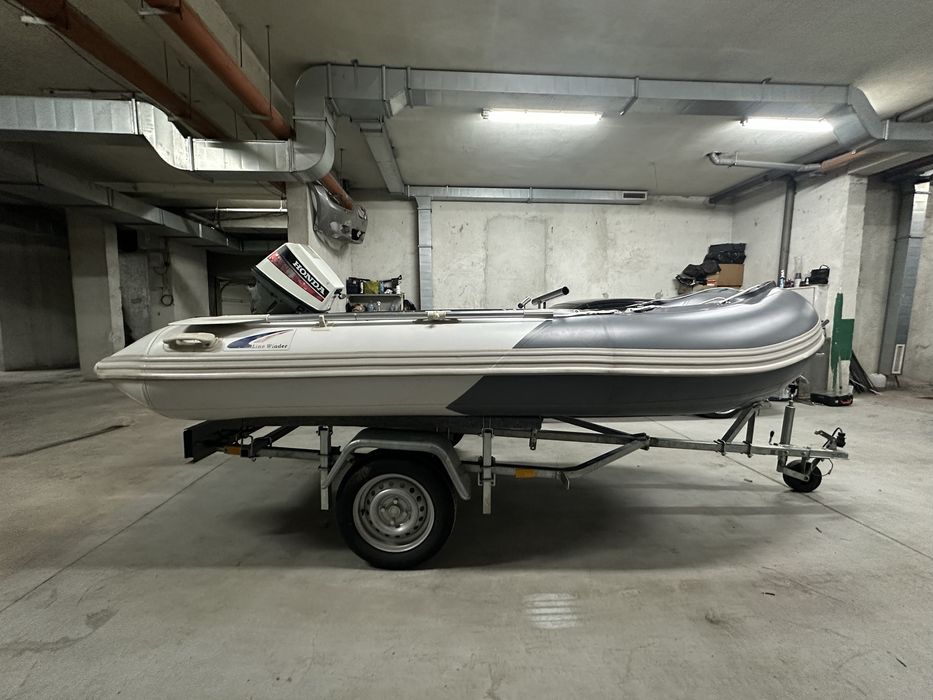 Надуваема лодка с двигател Honda и колесар