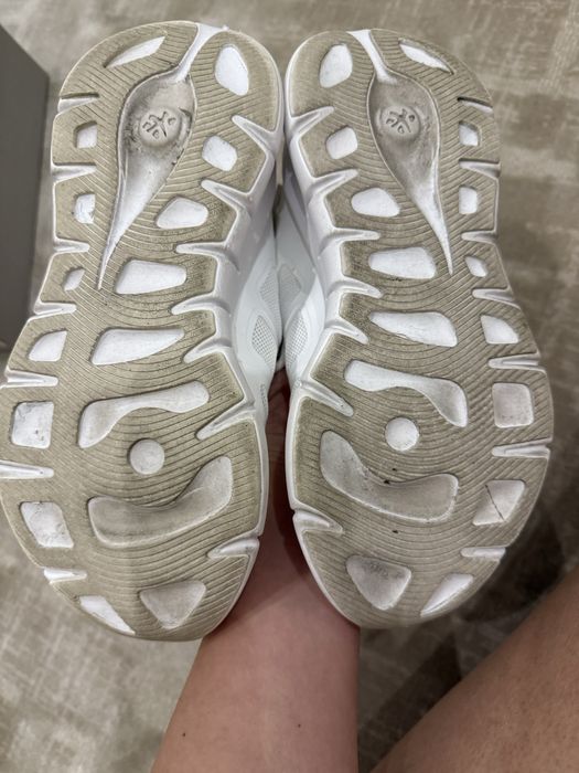 Кроссовки женские