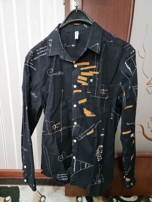 Ko'ylak sotiladi yaxshi holatda yangidek