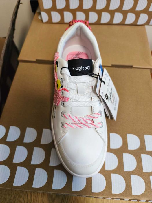 Desigual кецове бели