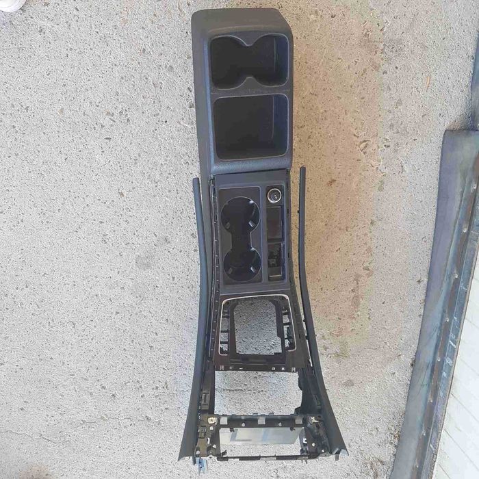 Централна конзола за Golf 7