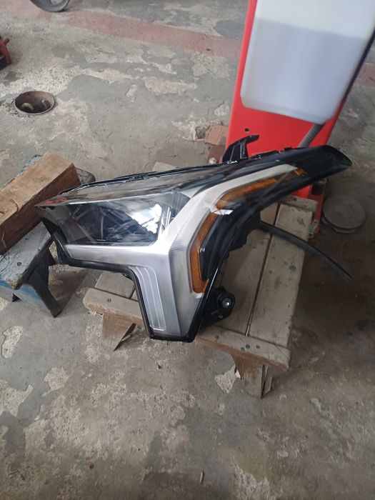 Фар ляв  Тойота Тундра