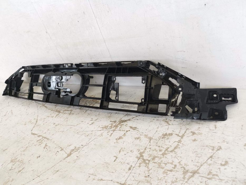 Радиаторна решетка носач Ауди А6 С8 / Audi A6 C8 [ - ] Оригинален, в д