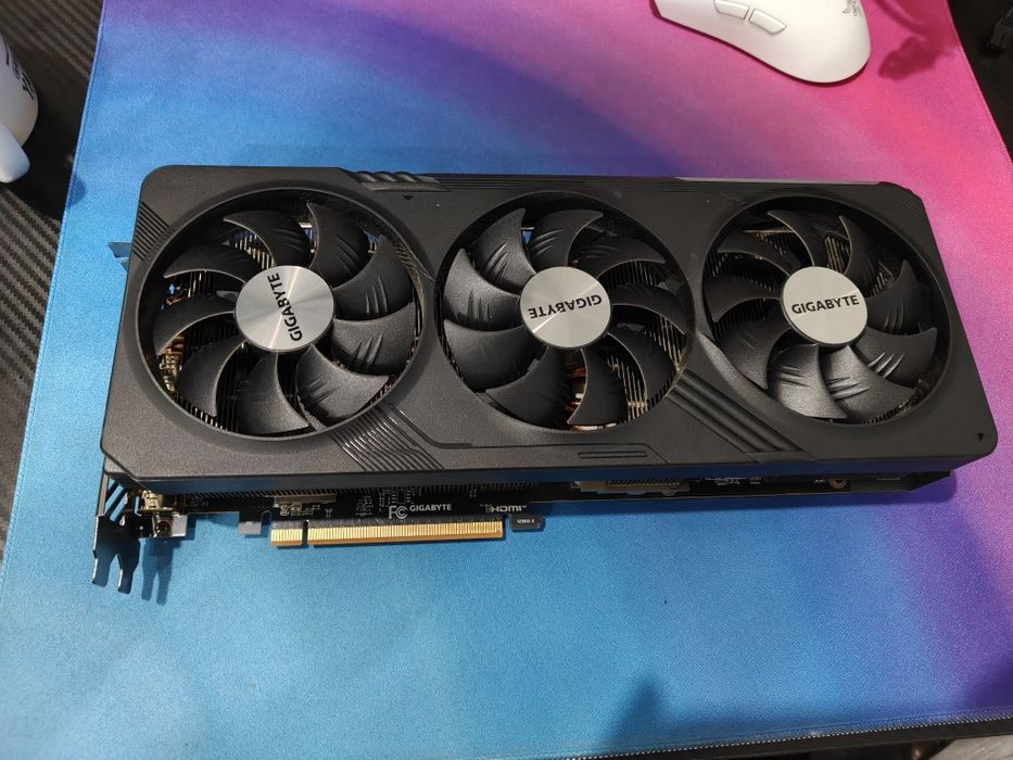 gigabyte rx 7800 xt gaming oc