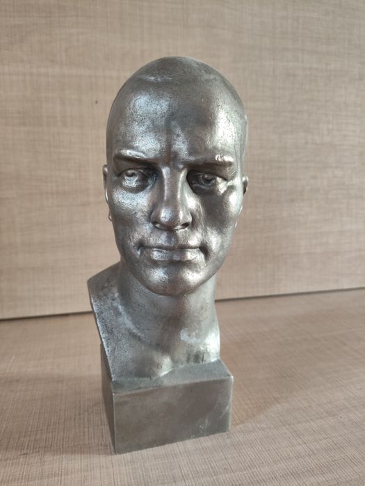 Продам бюст В.Маяковского