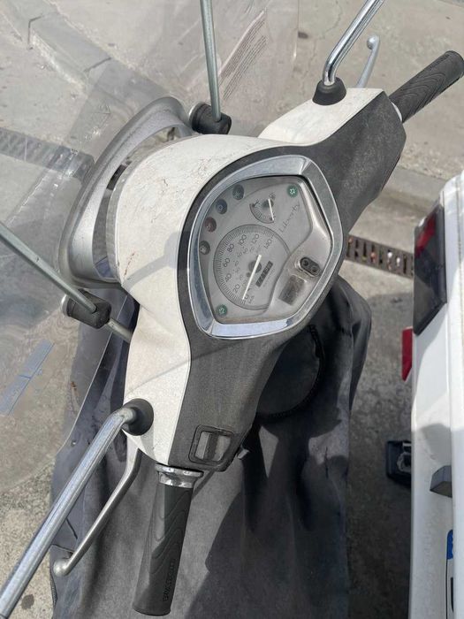 Scuter Piaggio 125 cm³ – 2014 – Automat – Alb – Acte Italia