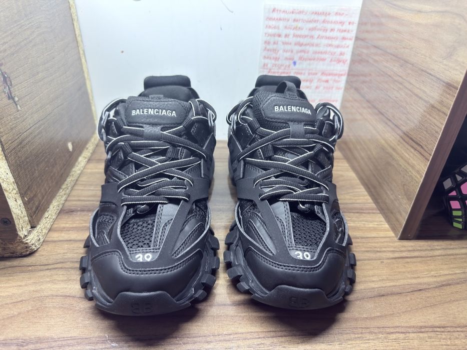 Balenciaga track 39