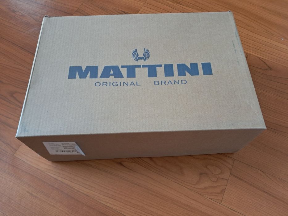 Продам новые кроссовки Mattini