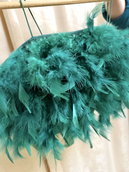 Топ с пера в зелен цвят