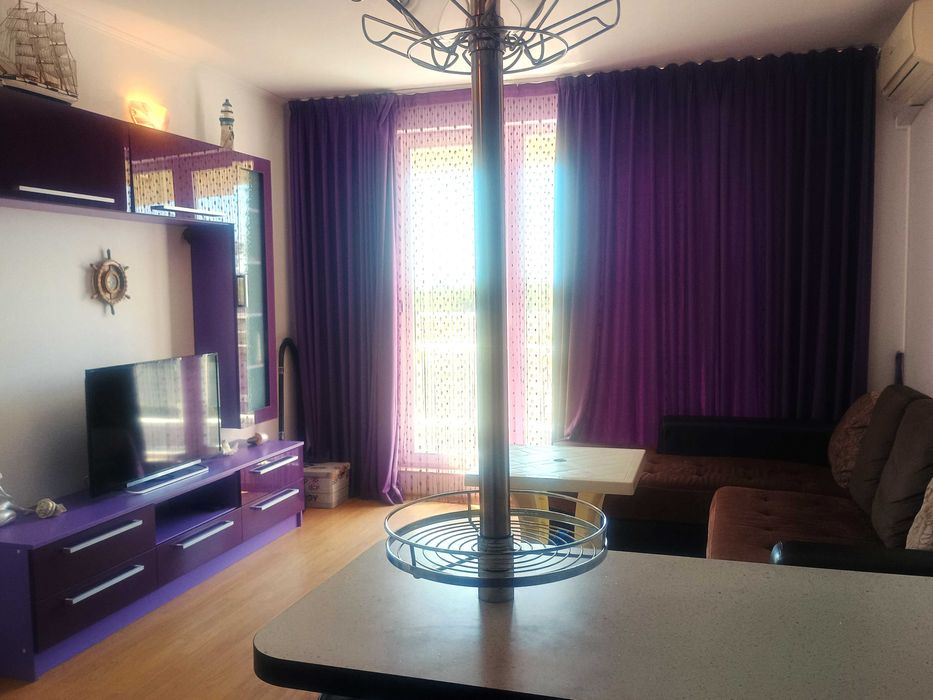 Първа линия на южния плаж на Несебър с  гледка, басейн и паркинг