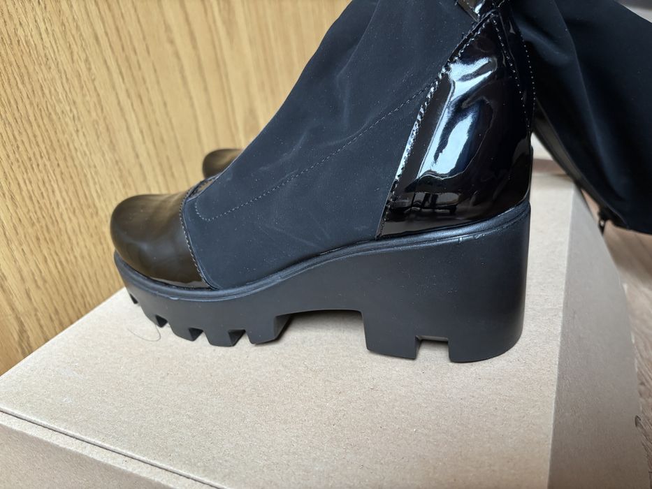 Нови черни ботуши, номер 37,5-38