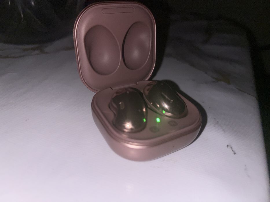 продам наушники samsung buds live