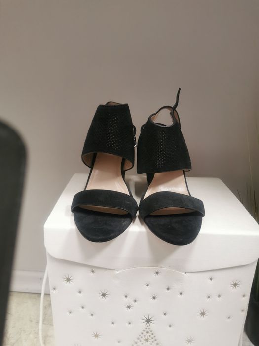 Сандали нови платформа 36 велур черни