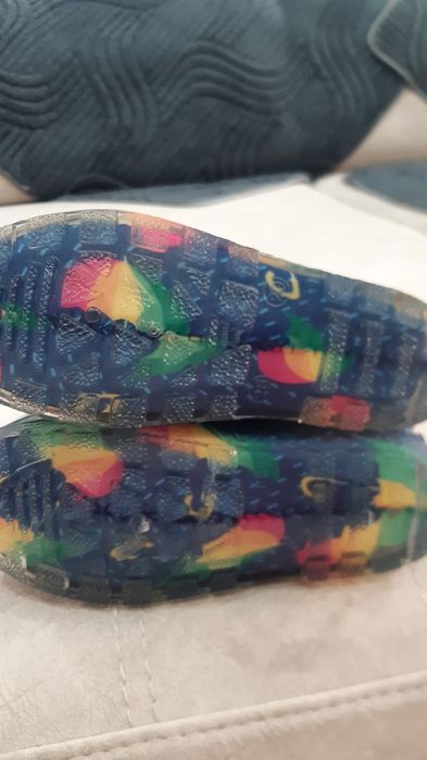 Продам  резиновые сапожки для девочек (мальчиков)