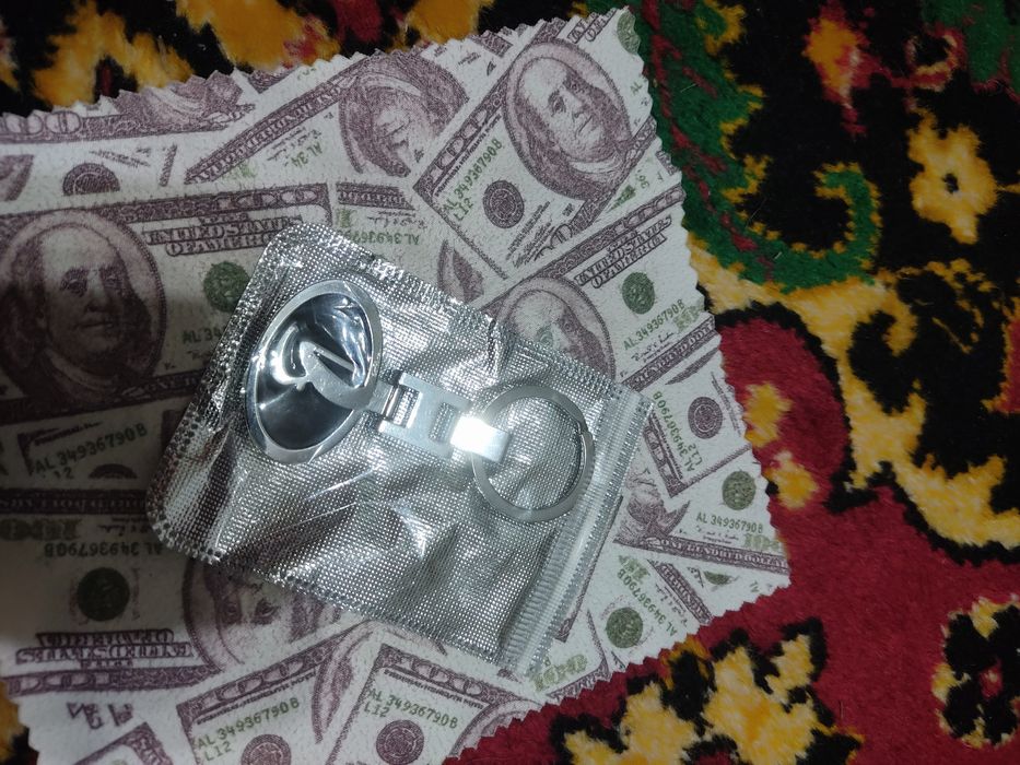 Продам брелок Лада