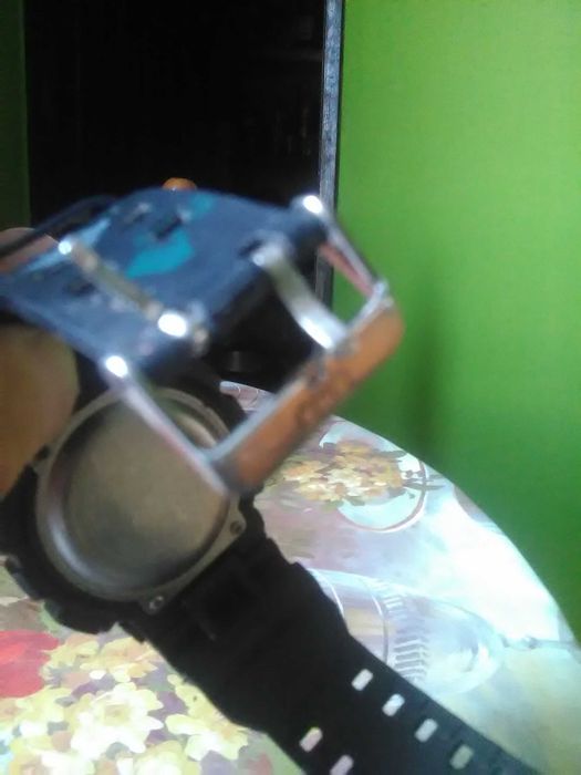 Водоустойчив и удароустойчив часовник