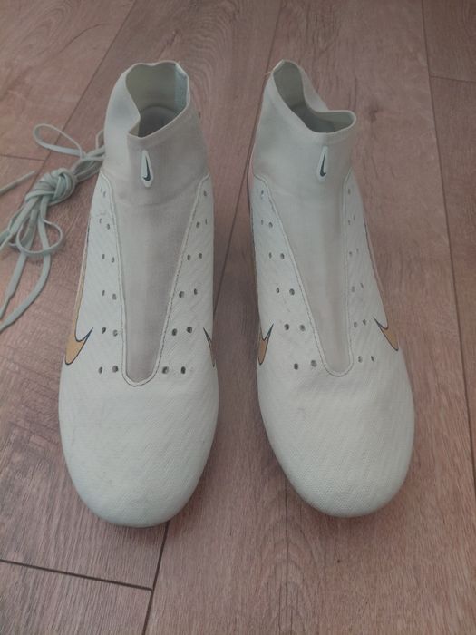 Бутонки ,,,Nike"