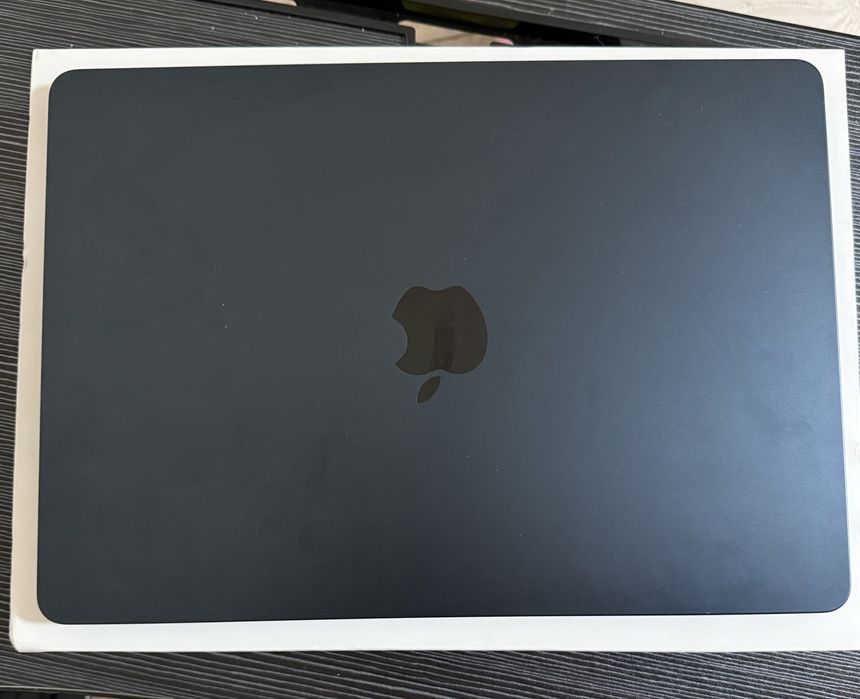 Macbook Air M2 2022 8/256 midnight