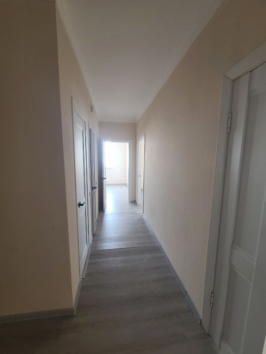 Yangi bozorni oldida joylashgan yangi dom 6 etaj 2 xonali