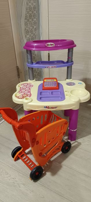 Кухня+минимаркет+косметический столик