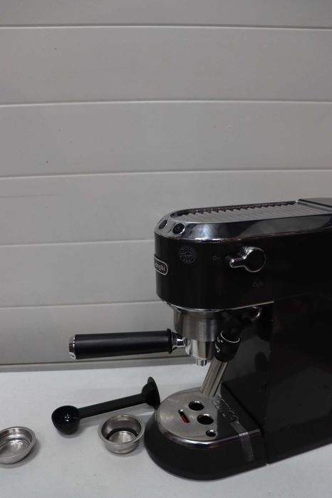 Кафемашина De'Longhi Dedica EC685, дюза за млечна пяна, три цедки