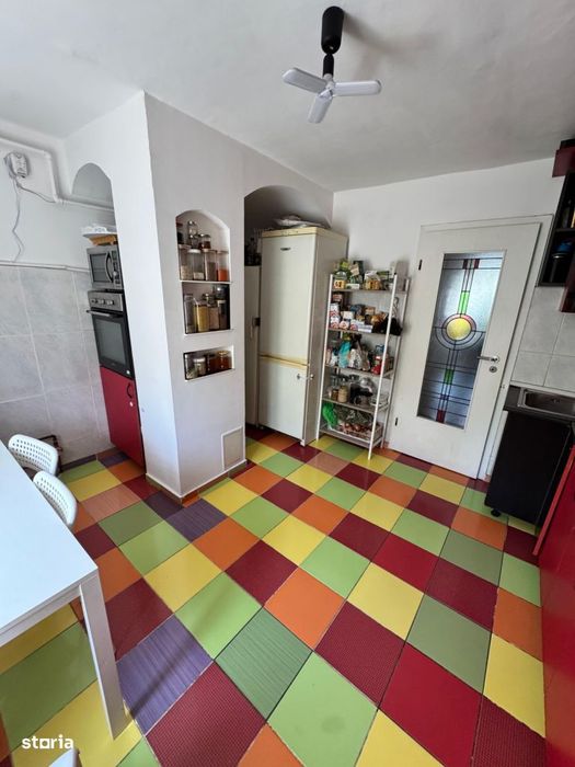 Zona Odobescu, 4 Camere, Etaj Intermediar