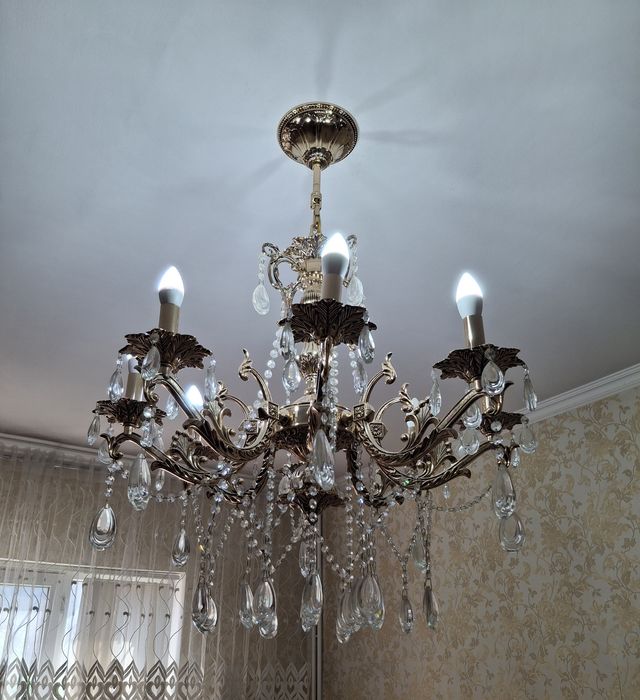 Люстра б/у 8 рожковый