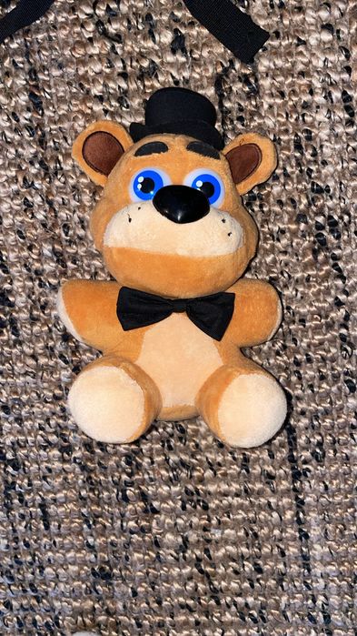 Plus FNAF five nights at freddys