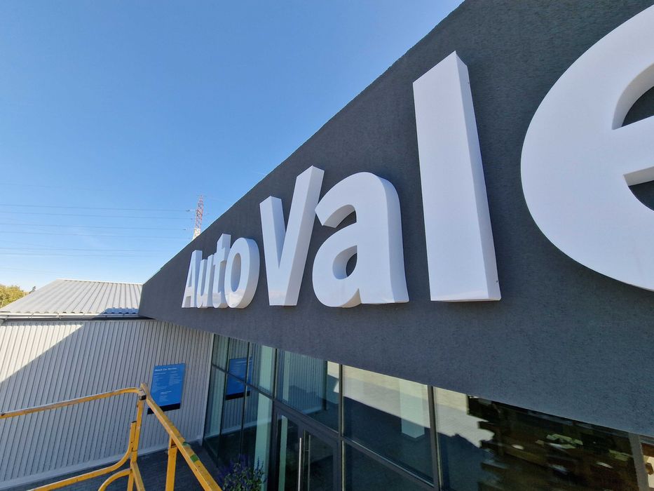 Reclame luminoase litere volumetrice casete luminoase firme