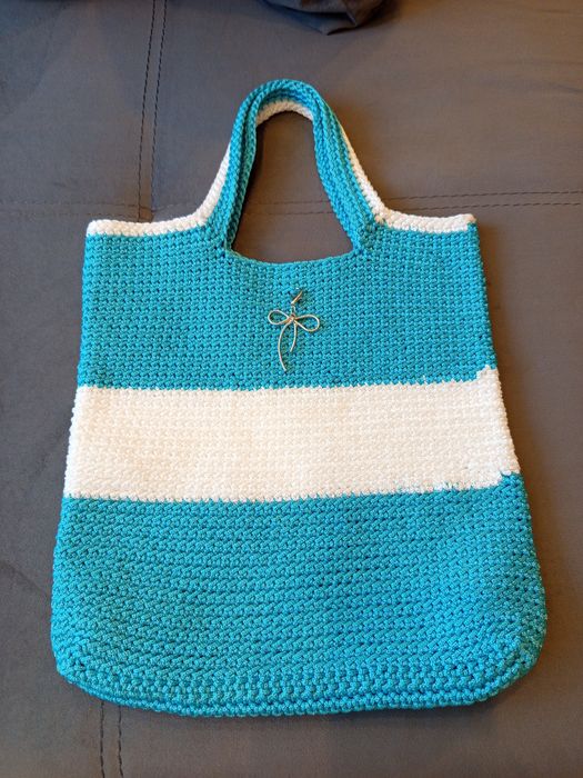 Лятна чанта, ръчно изплетена.