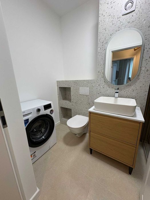 Inchiriez apartament PRIMA INCHIRIERE 2 camere + 2 locuri parcare private!