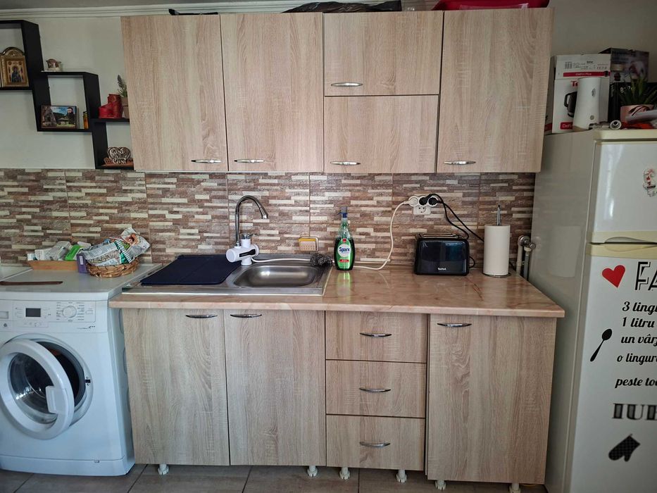 Vand mobila bucătărie si aragaz