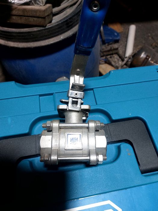 Продам кран шаровый