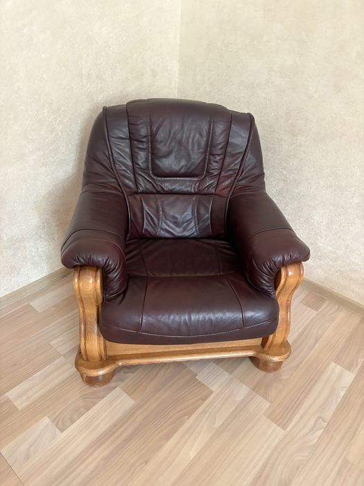 Диван кожанный , натуральное дерево