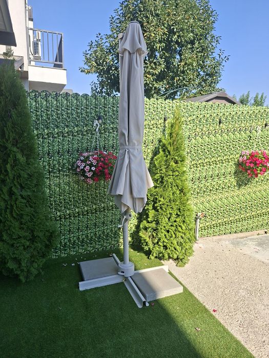 Vând umbrelă  exterior