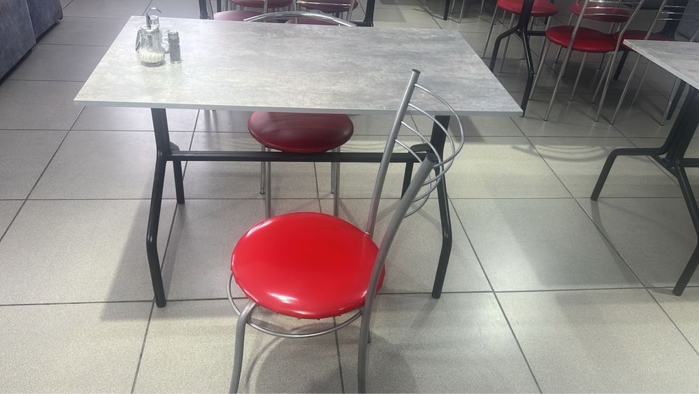 Стол . Стулья. Для дома для кафе