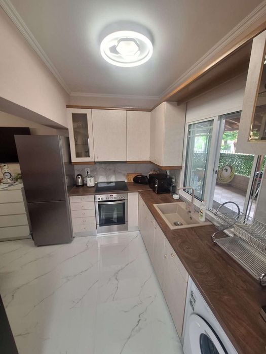 Дава се под наем Тристаен апартамент в София, Зона Б-19 - 90 кв.м за 120 € - Снимка #3