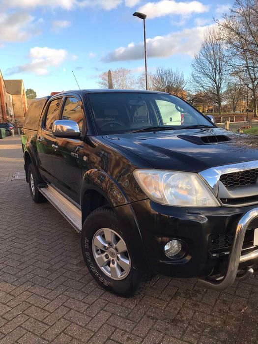 Продавам Toyota Hilux 2011г