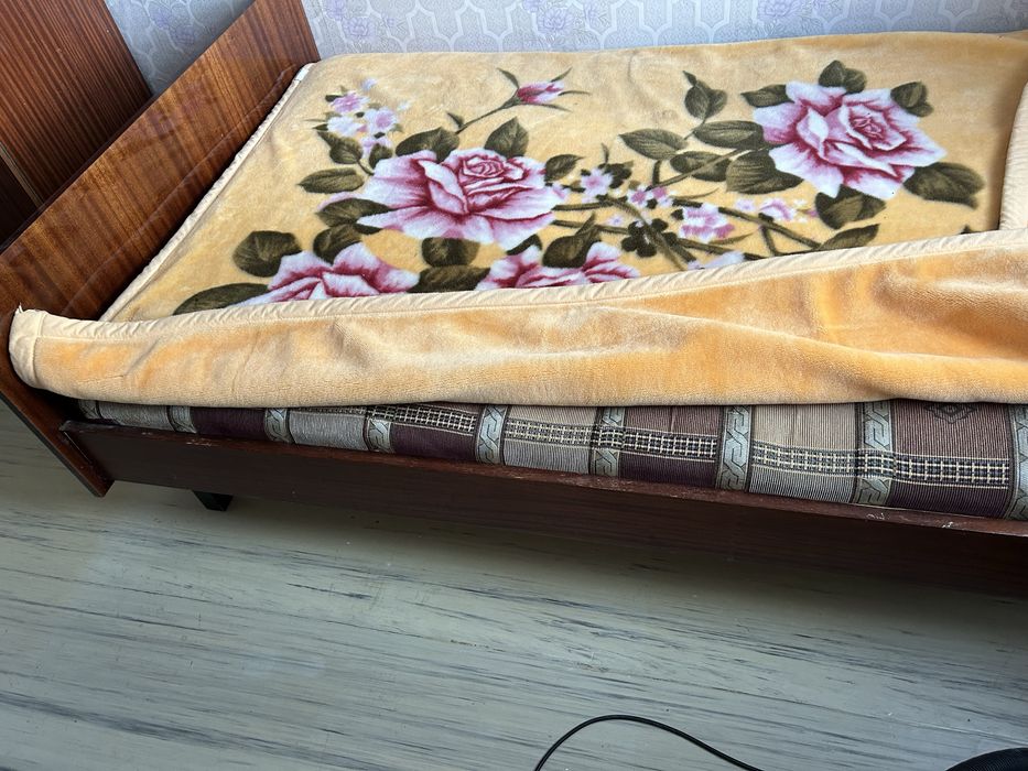 кровать б/у , в хорошем состоянии