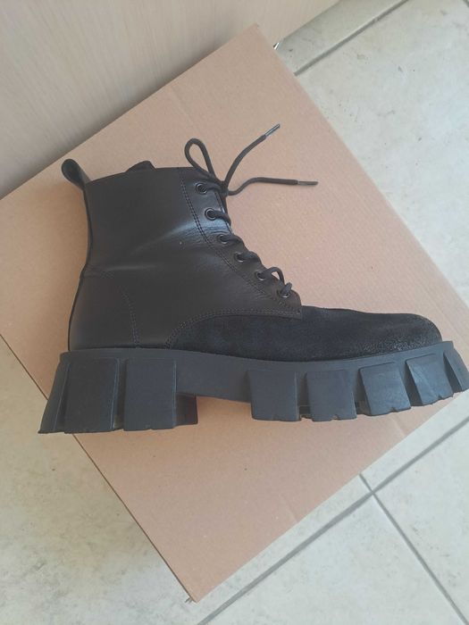 Дамски боти от естествена кожа и велур в черно