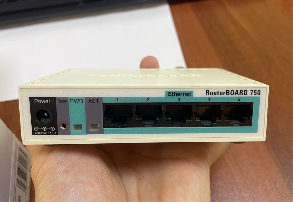Маршрутизатор MikroTik (микротик) RB750