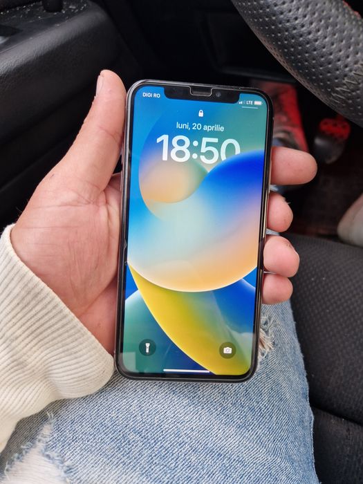 Vând iPhone x 64gb
