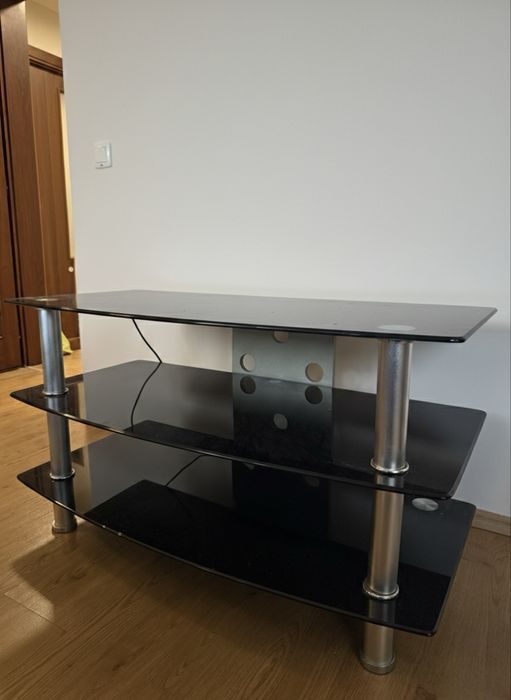 Стъклена маса за телевизор