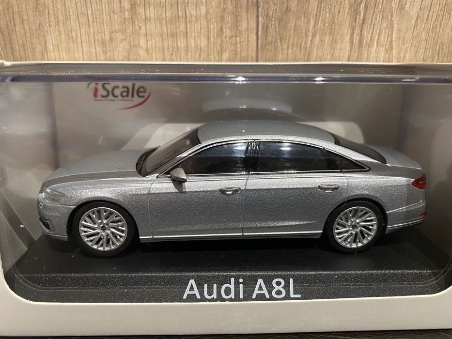 iScale AUDI A8 L machetă auto scara 1:43 gri sau alb