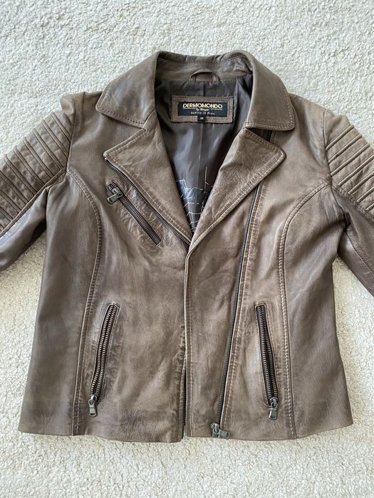 Vând 2 Geci piele damă stare impecabilă marime 38 si XL