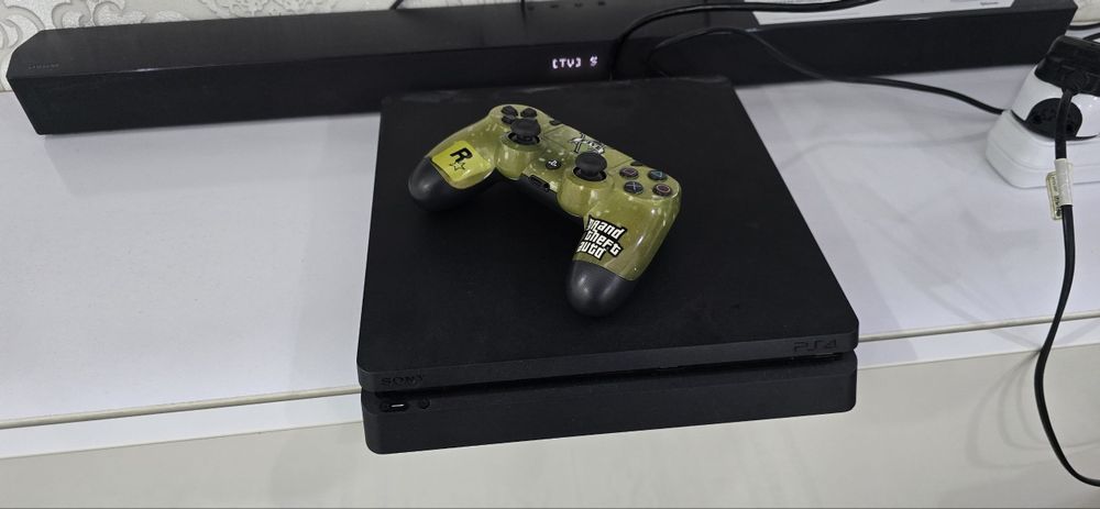 Play Station 4 slim с играми. Ойин Ичида бор