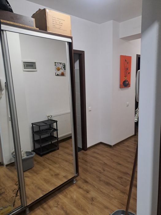Închiriez garsonieră.