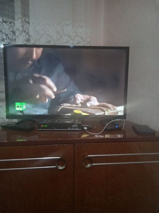 Hisense 32 телевизор  с тюнером телекарта 200$