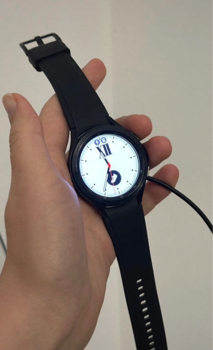 Smartwatch Samsung Galaxy Watch 4 Classic 46 mm – stare foarte bună – încărcător wireless inclus
