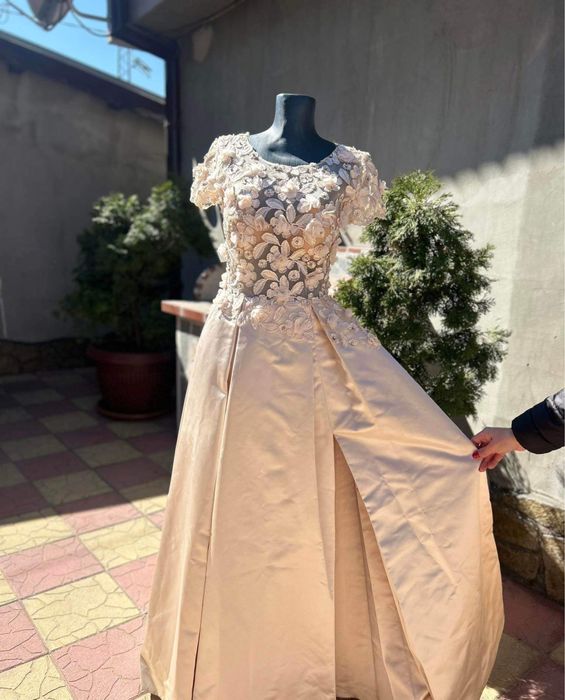 Официална рокля